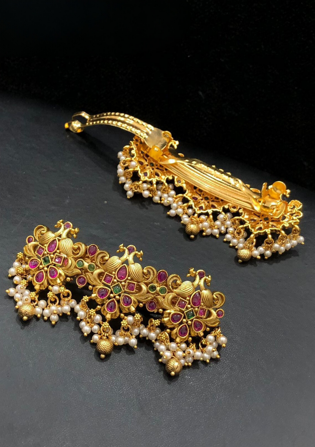 Kundan and beads hairclip PC325