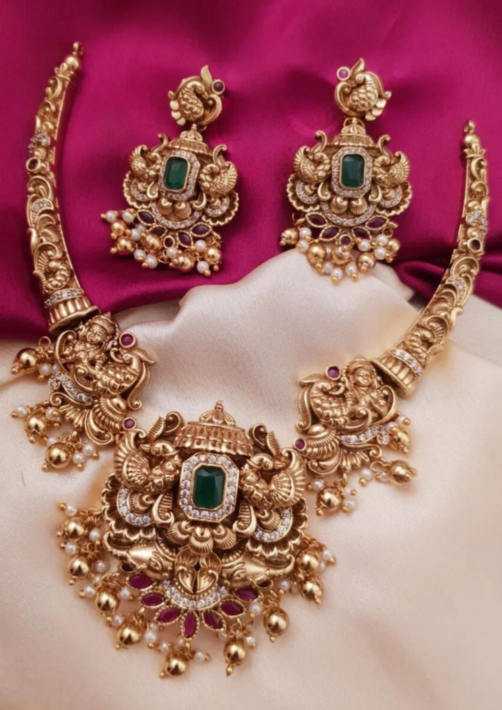 Kundan and beads temple jewelry necklace with earrings ssg 101660