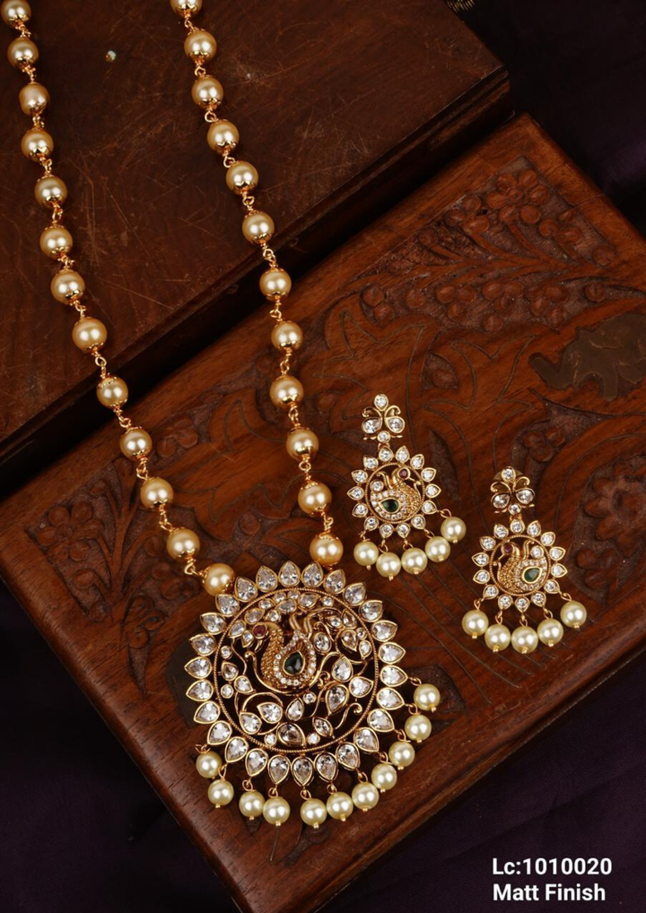 Kundan and beads necklace with earrings lc 1010020