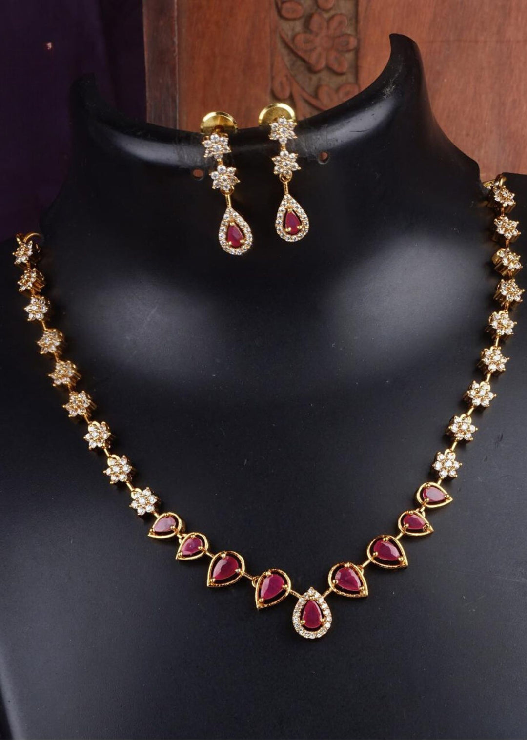 Kundan and beads necklace with earrings lc 105020